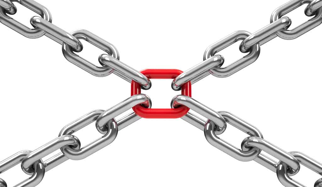 linked chains with red link in middle for seo